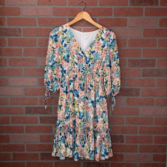 Private Label Dresses & Skirts - NWOT - Floral V-Neck 3/4 Sleeve Dress - Small
